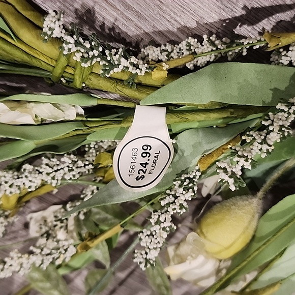 Spring Wreath - Picture 2 of 4